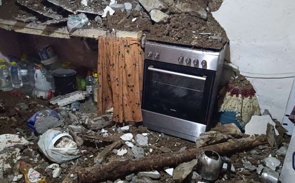 Hakkâri’de Yağış Sonrası Duvar Çöktü: 4 Kişilik Aile Facianın Eşiğinden Döndü