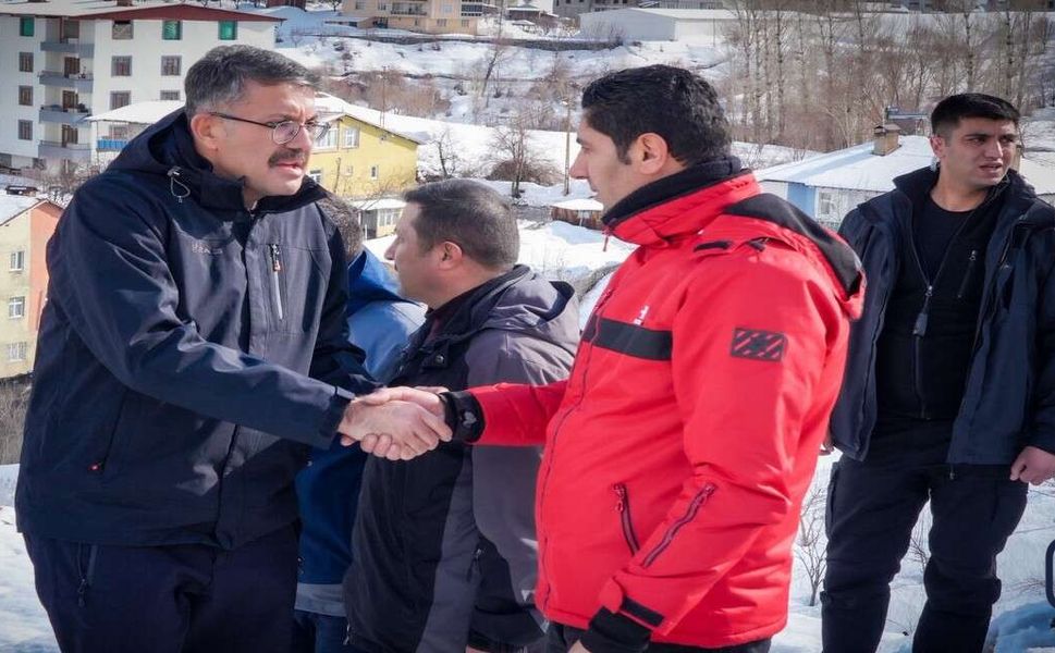 Vali Çelik, Karadeniz ailesinin cenaze törenine katıldı