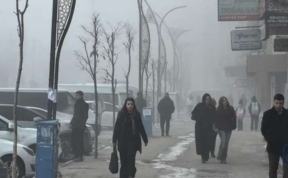 Yüksekova’da Görüş Mesafesi 20 Metreye Kadar Düştü