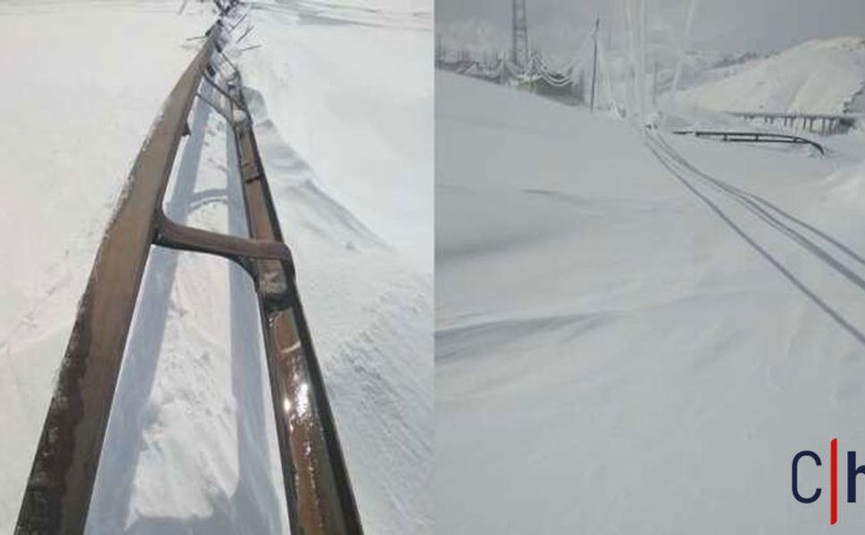 Hakkari'de Fırtına 5 Elektrik Direğini Devirdi