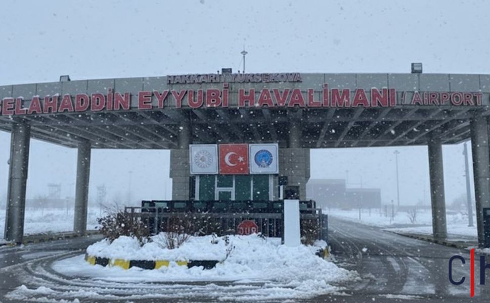 Yüksekova’da Yoğun Sis ve Kar Ulaşımı Vurdu: Ankara Uçuşları İptal
