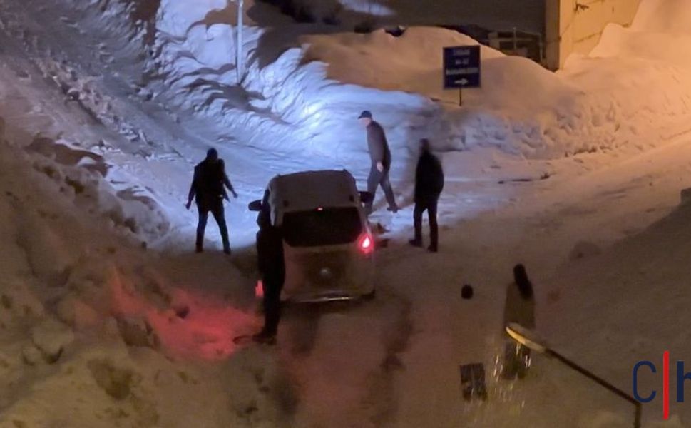 Hakkari'de Kar Kabusu: Son 10 Yılın En Yoğun Yağışı Hayatı Felç Etti