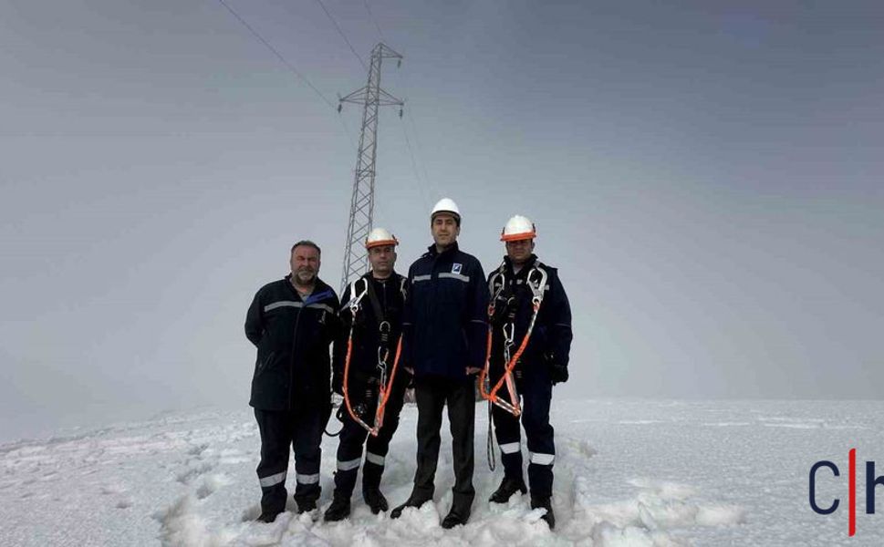 Hakkari'de 2 Bin Rakımda Enerji Mesaisi