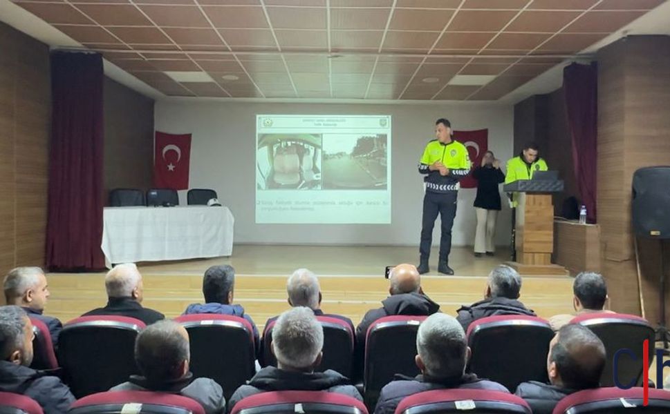 Hakkari'de Şoförlere Trafik Güvenliği Semineri