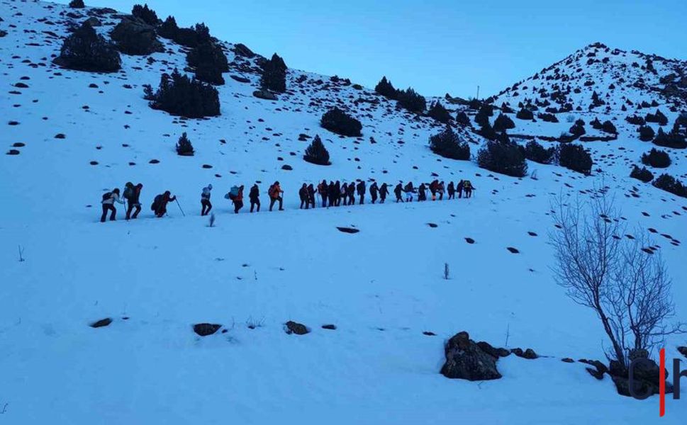 Karlı Dağları Aşıp Der Meryem Manastırı’na Yürüdüler