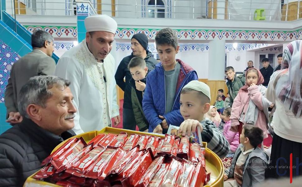 İmamdan Çocuklara Ramazan Sürprizi