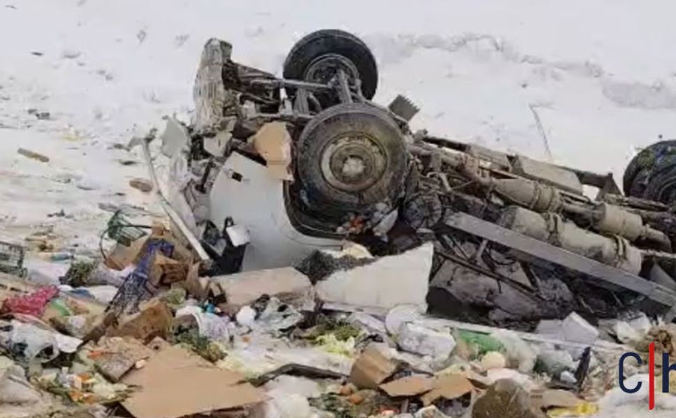 Hakkari'de Kamyonet Şarampole Yuvarlandı: 1 Yaralı