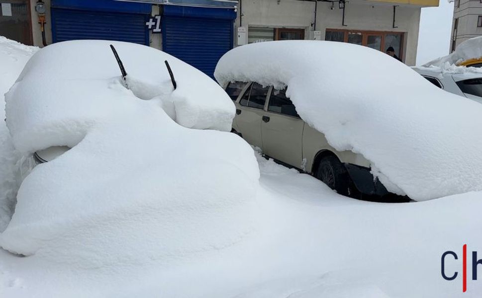 Hakkari Yüksekova’yı Beyaz Örtü Kapladı: Kar Kalınlığı 4 Metreyi Buldu