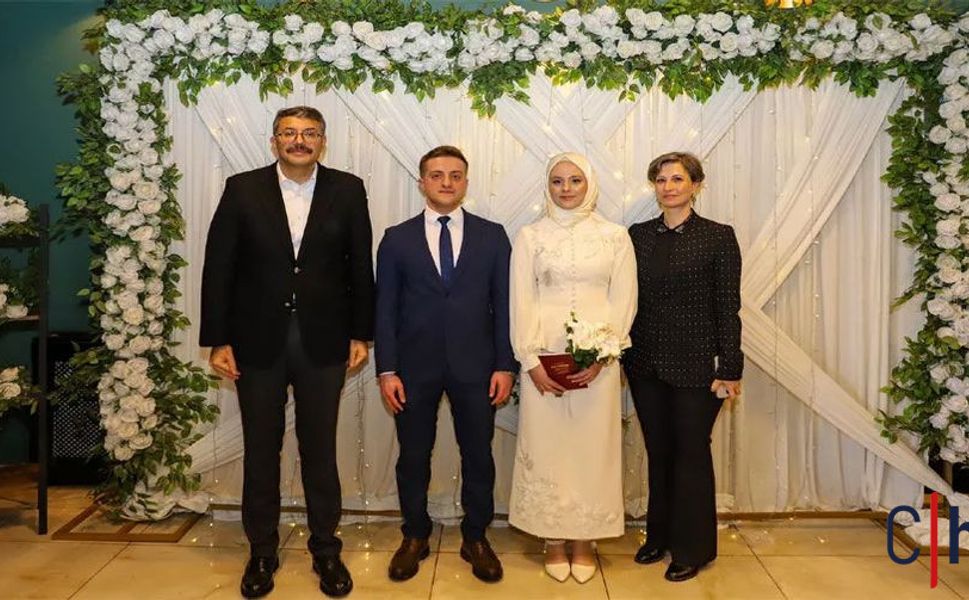 Hakkari Valisi Ali Çelik, Şemdinli’deki nikâh törenine katıldı