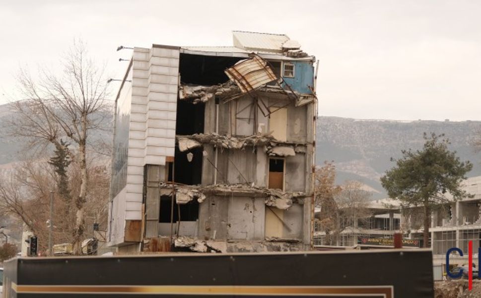 Depremin Üzerinden 3 Yıl Geçti: Acı Dinmedi, Belirsizlik Sürüyor