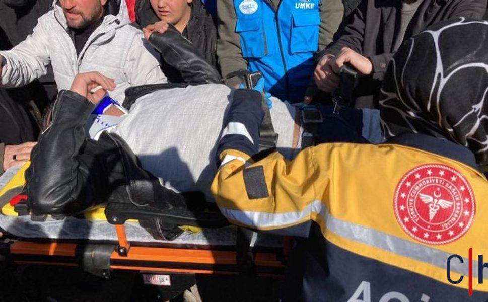 Van'da Seyyar satıcı ile zabıta arasında gerginlik: Baba ve oğlu hastaneye kaldırıldı