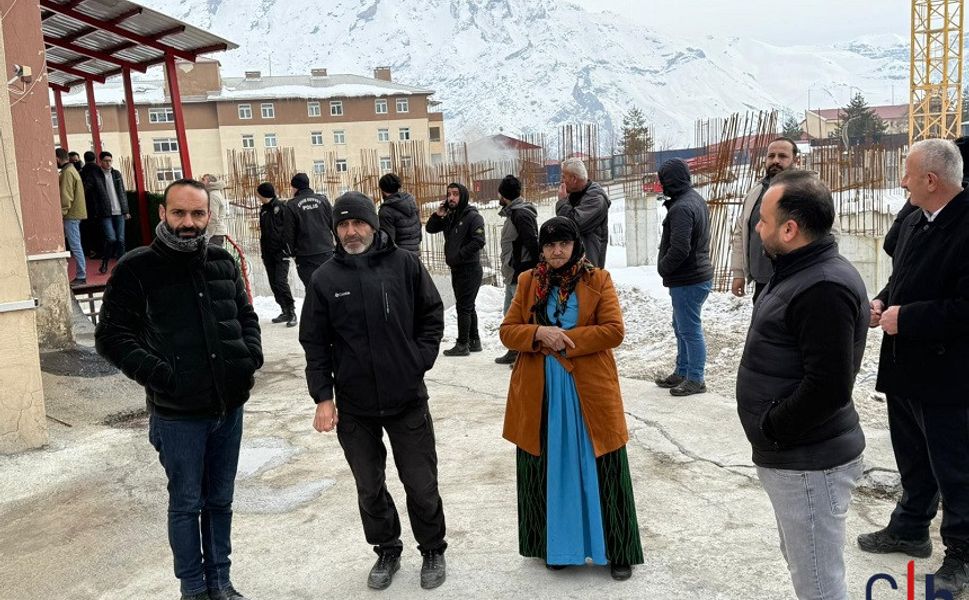 Hakkari’de Gözaltına Alınan 14 Seyyar Satıcı Adliyeye Sevk Edildi