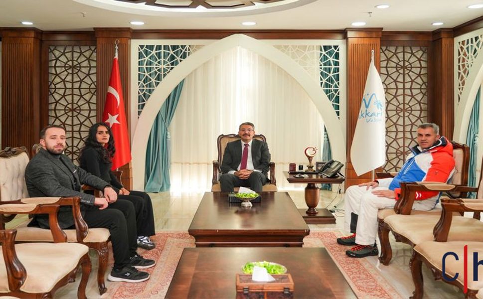 1936 Hakkâri Hayalkent Kadın Futbol Takımı’ndan Vali Çelik’e Ziyaret