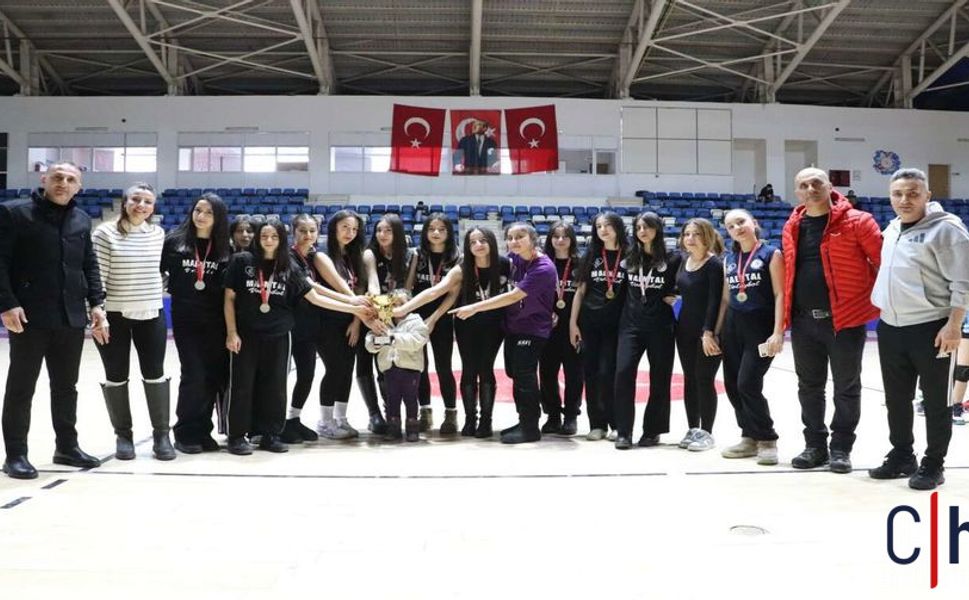 Hakkari’de Minik File Sultanları Sahne Aldı