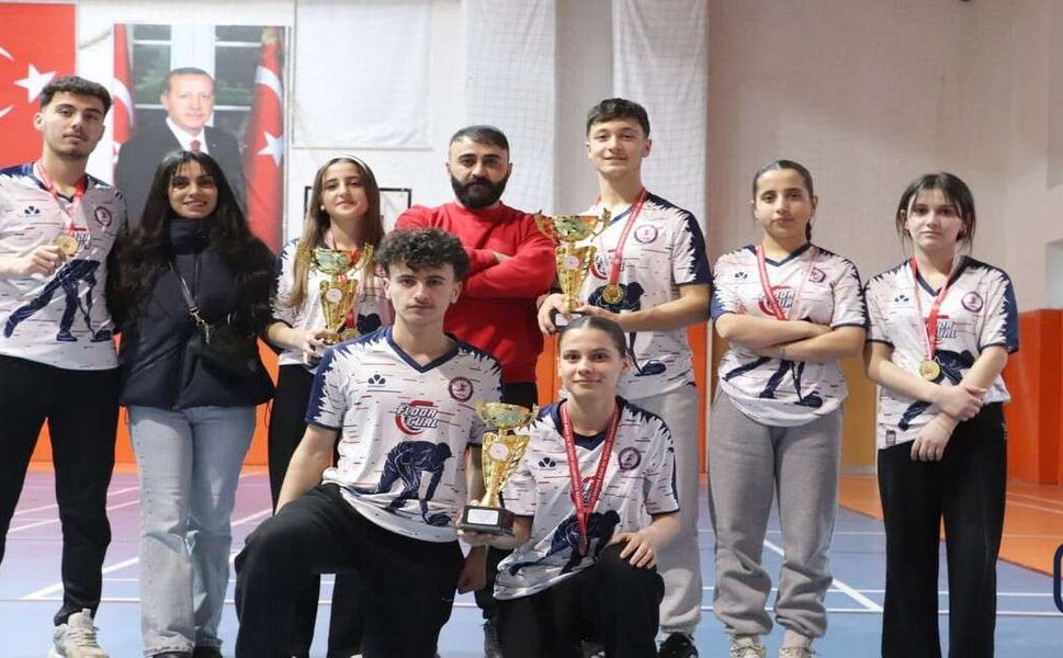 Hakkari Spor Lisesi’nden 2 branşta şampiyonluk