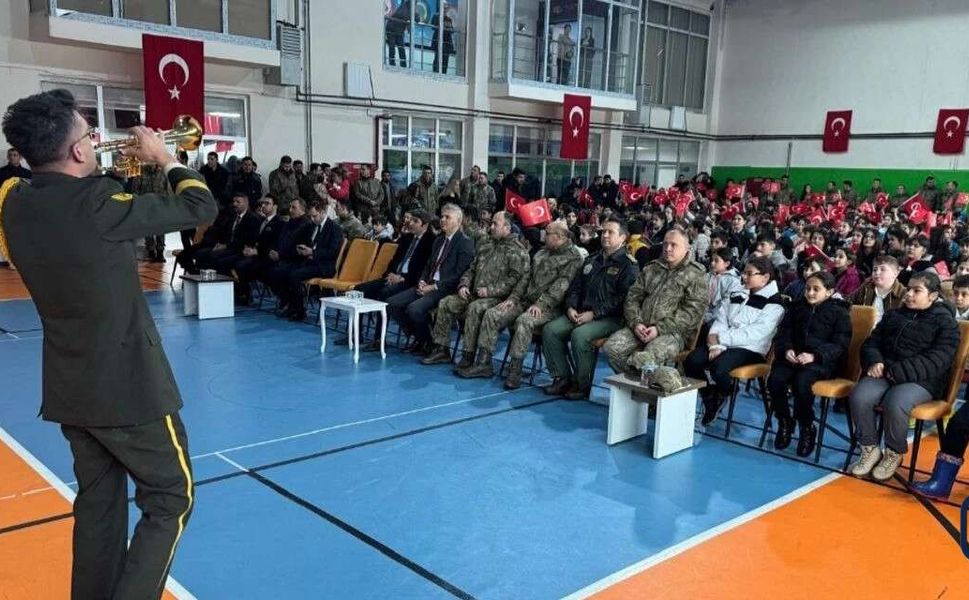 Diyarbakır 7. Kolordu Bölge Bando Komutanlığı Yüksekova’da Konser Verdi