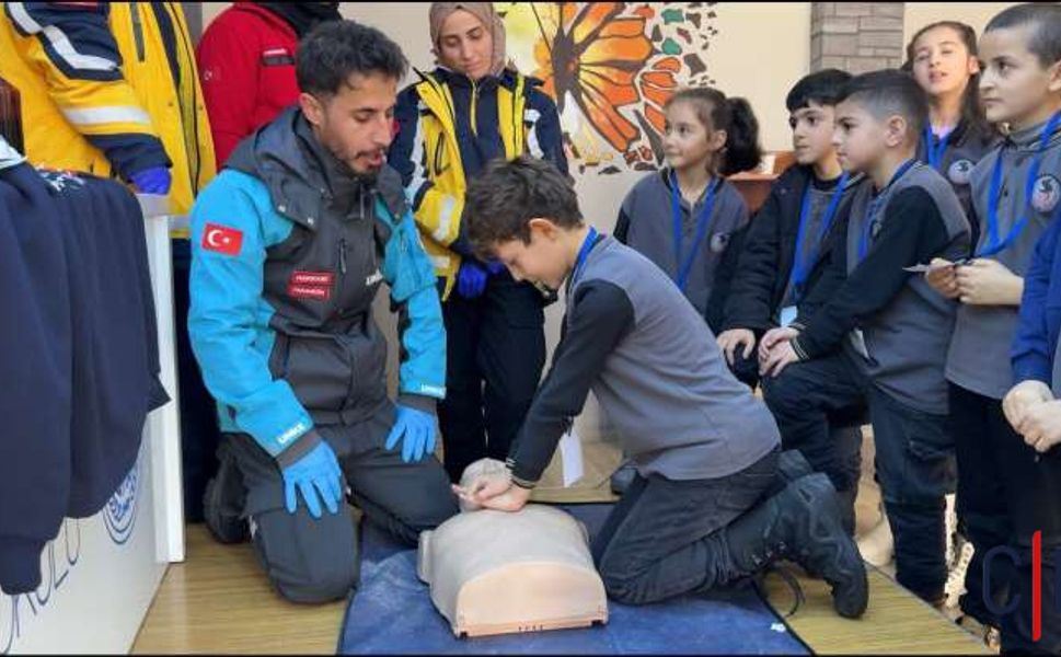 Hakkâri’de Miniklere Sağlık Eğitimi