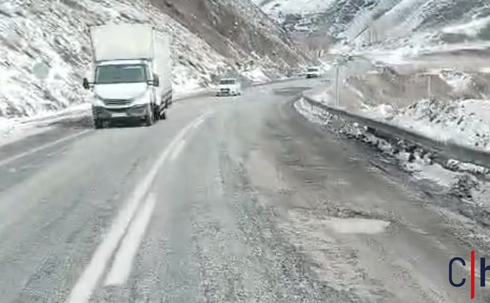 Hakkâri–Başkale Karayolunda Tehlike Büyüyor: Çukurlar Kazalara Davetiye Çıkarıyor