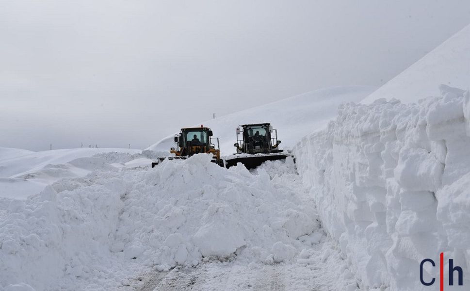 Hakkari’de Kar Seferberliği: 144 Yerleşim Yerinden 143’ü 13 Saatte Ulaşıma Açıldı