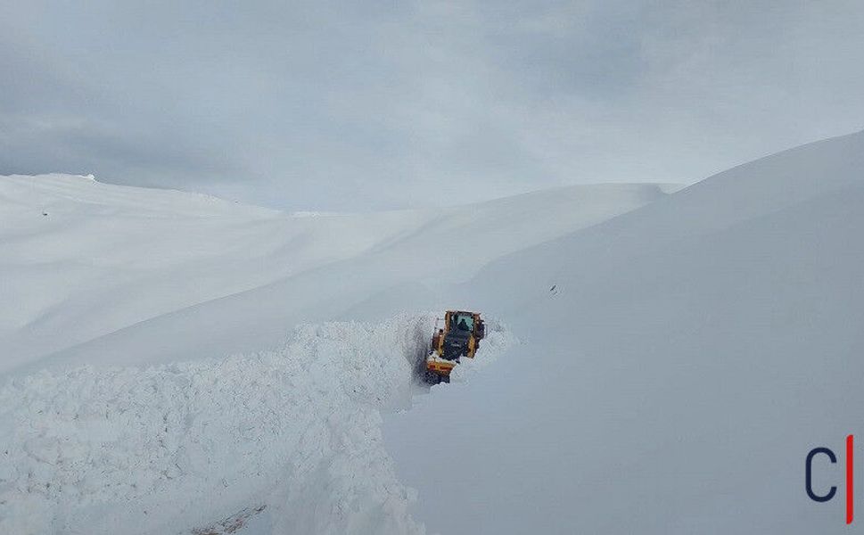 Hakkari’de Kar Alarmı: Onlarca Yerleşim Yolu Ulaşıma Kapandı