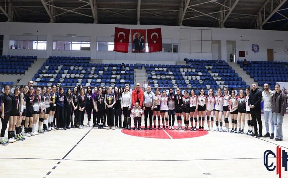 Voleybol Alt Liglerinde MAEMTAL Rüzgârı