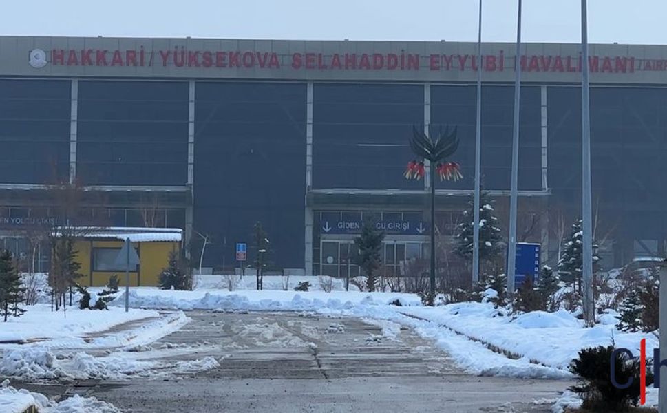 Yüksekova’da Sis Uçuşları İptal Ettirdi, Karla Mücadele Sürüyor
