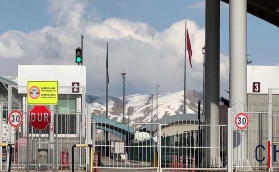 İran’da Yas İlan Edildi, Sınırlara Siyah Bayrak Asıldı