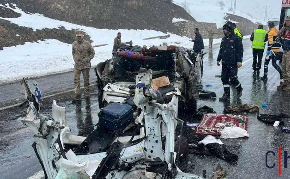 Karayolunda Can Pazarı: Tır ve Otomobil Çarpıştı 2 Ölü, 5 Yaralı