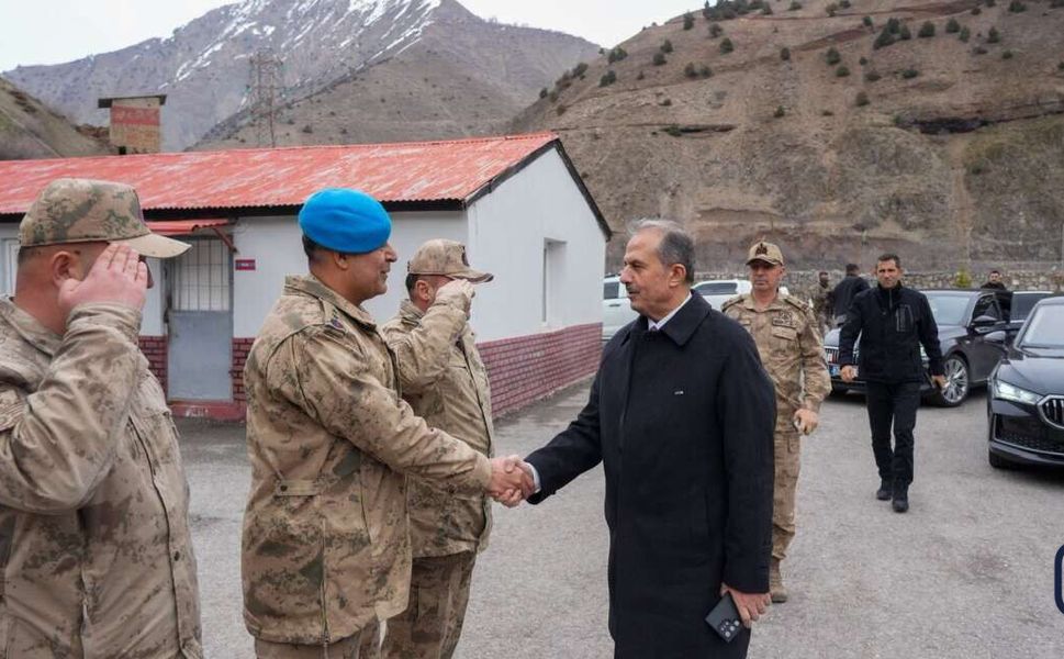 Hakkari Valisi Taşyapan’dan Zap Karakolu’na Bayram Ziyareti