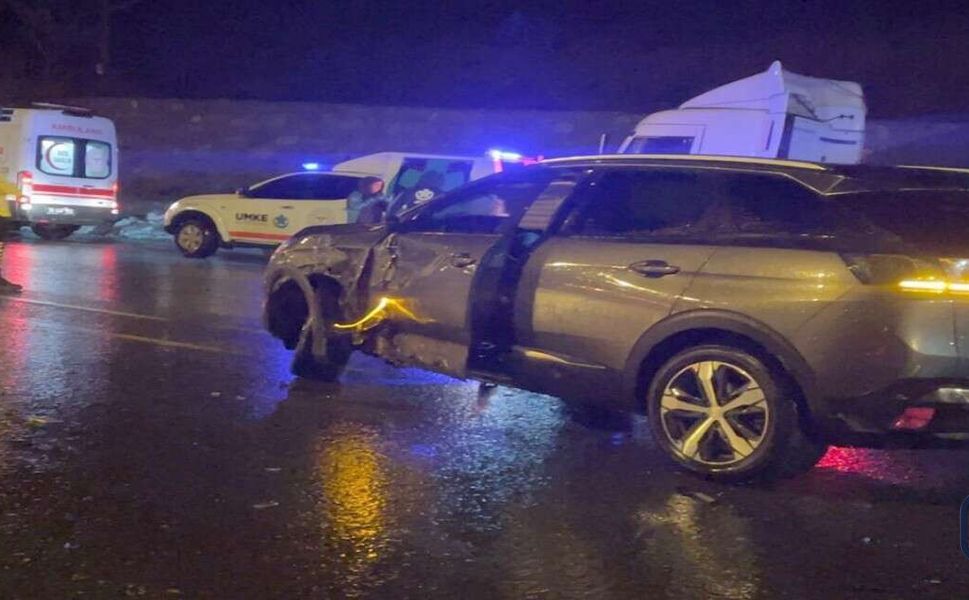 Hakkari-Van Karayolu’nda Yağış Kazaya Neden Oldu: 5 Kişi Yaralandı