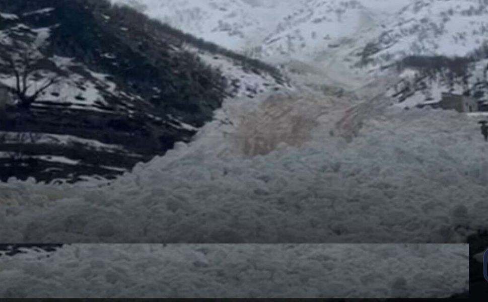 Yüksekova’da Çığ Tehlikesi: Kar Kütlesi Yerleşim Alanının Sınırında Durdu