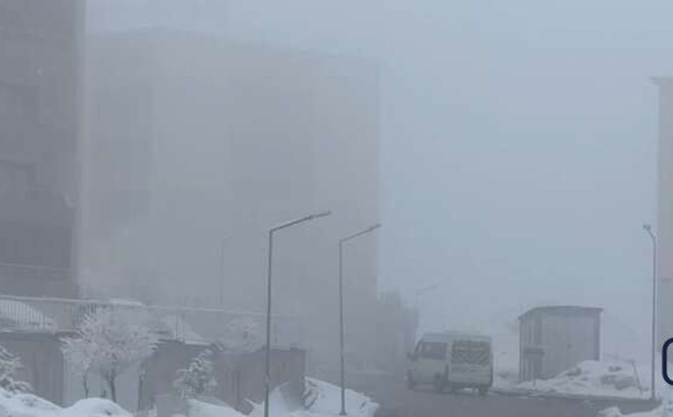 Yüksekova’da Sis ve Dondurucu Soğuk: Görüş Mesafesi Düştü