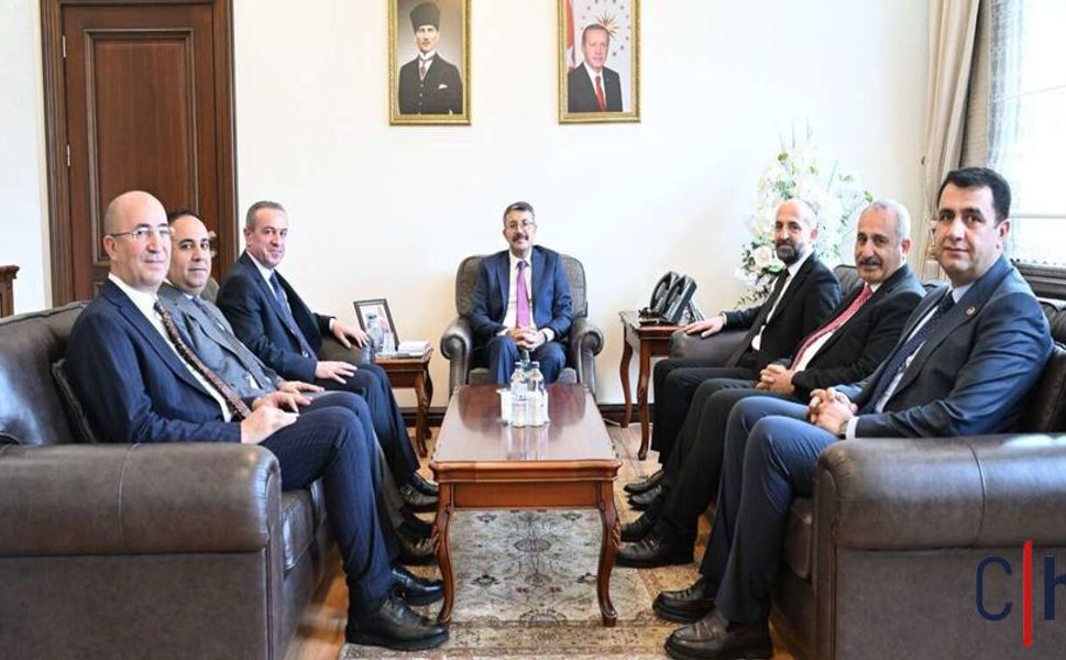 AK Parti Hakkari Heyetinden Bakan Yardımcısı Ali Çelik’e Ziyaret