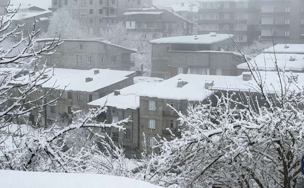 Hakkari’de Karla Karışık Yağmur Yeniden Yüzünü Gösterdi