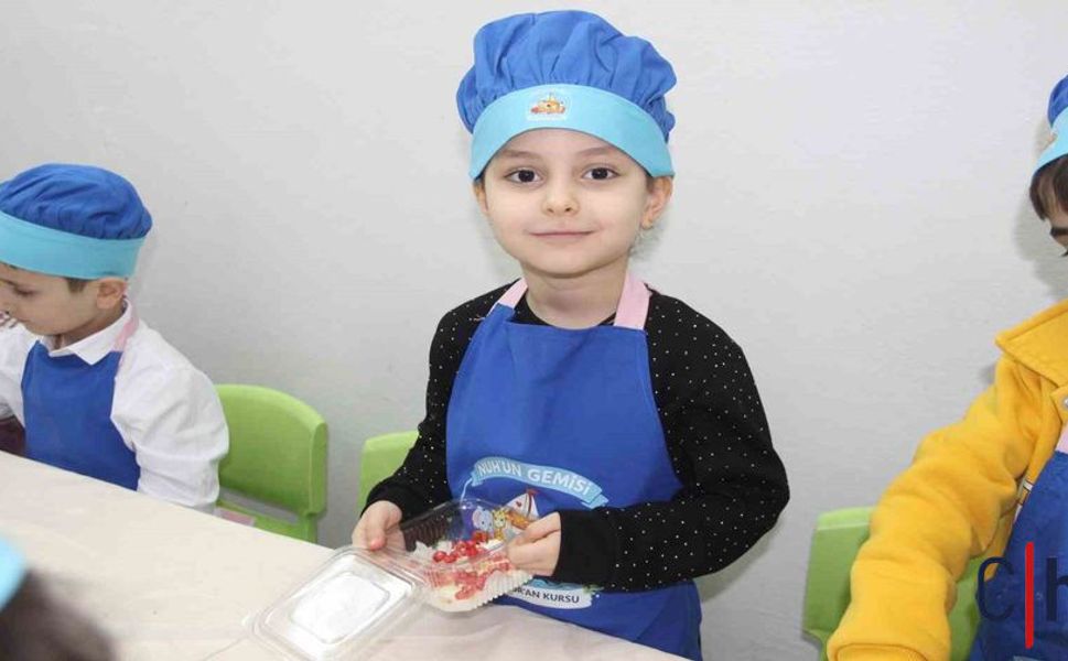 Küçük Öğrenciler Tekne Orucu Tuttu, Güllaçla Sevinç Paylaştı