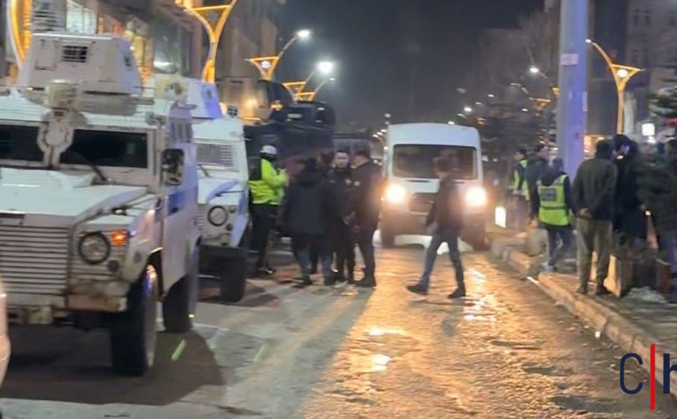 Hakkari'de Taşlı Sopalı Kavga: 1’i Polis 2 Yaralı