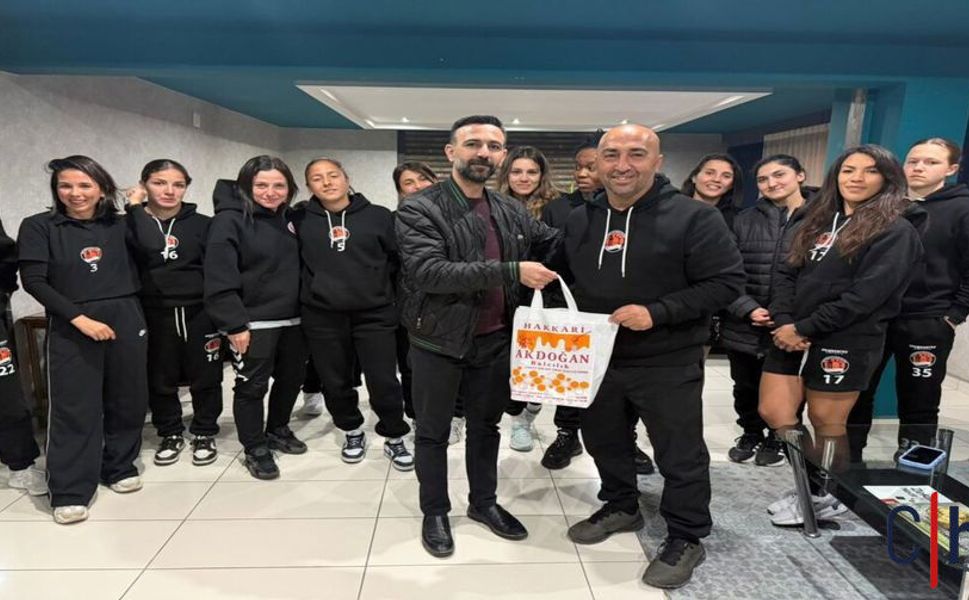 Antalya 1207 Kadın Futbol Takımı Hakkâri’de Sıcak İlgiyle Karşılandı