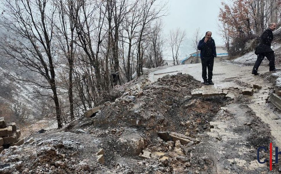 Sağanak Yağış Sonrası Köyde Çökme: Evler Boşaltıldı