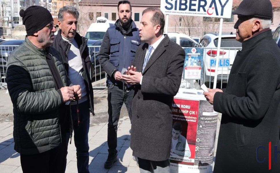 Hakkâri’de İBAN dolandırıcılığına karşı farkındalık standı kuruldu