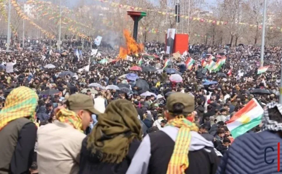 Diyarbakır Newroz kutlamaları 2026 Coşkuyla Başladı: Yüzbinler Alanı Doldurdu