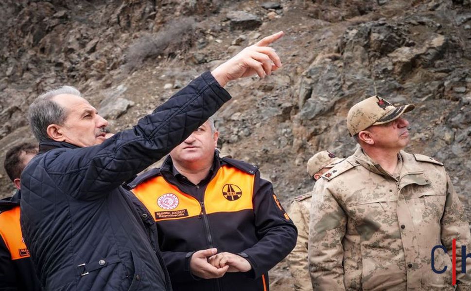 Vali Taşyapan Heyelan Bölgesinde İncelemelerde Bulundu
