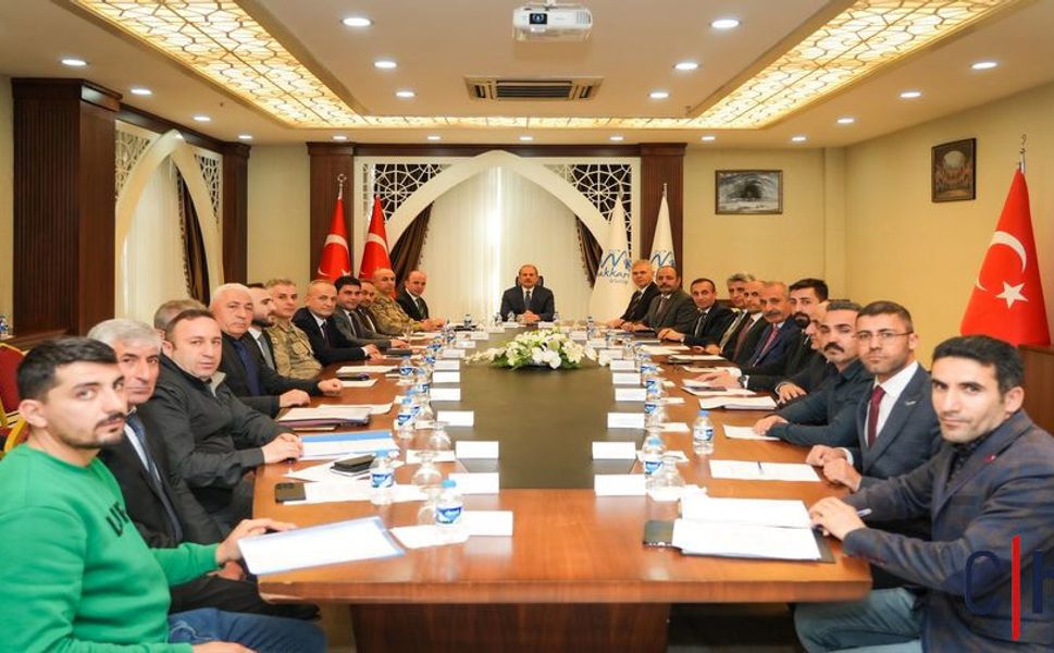 Hakkâri’de Sokak Hayvanları Masaya Yatırıldı