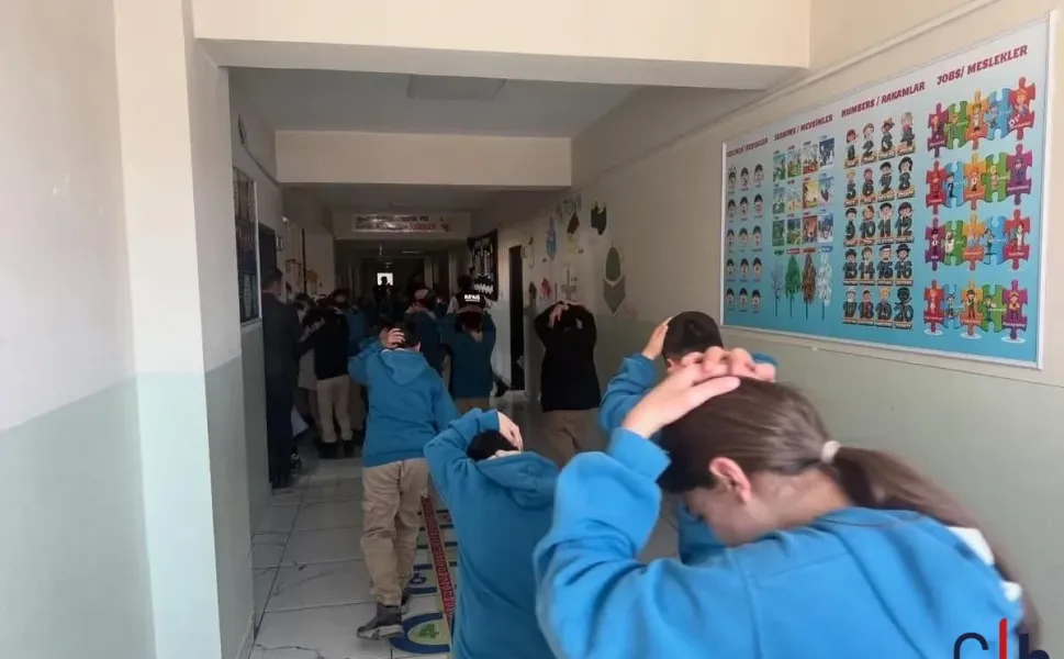 Hakkari’de Öğrencilere Deprem Eğitimi