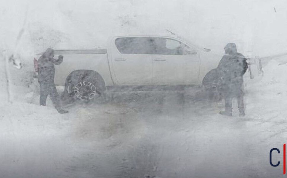 Hakkâri Binmizit Zirvesi’nde Kar Esareti: 10 Kişilik Aile Kurtarıldı