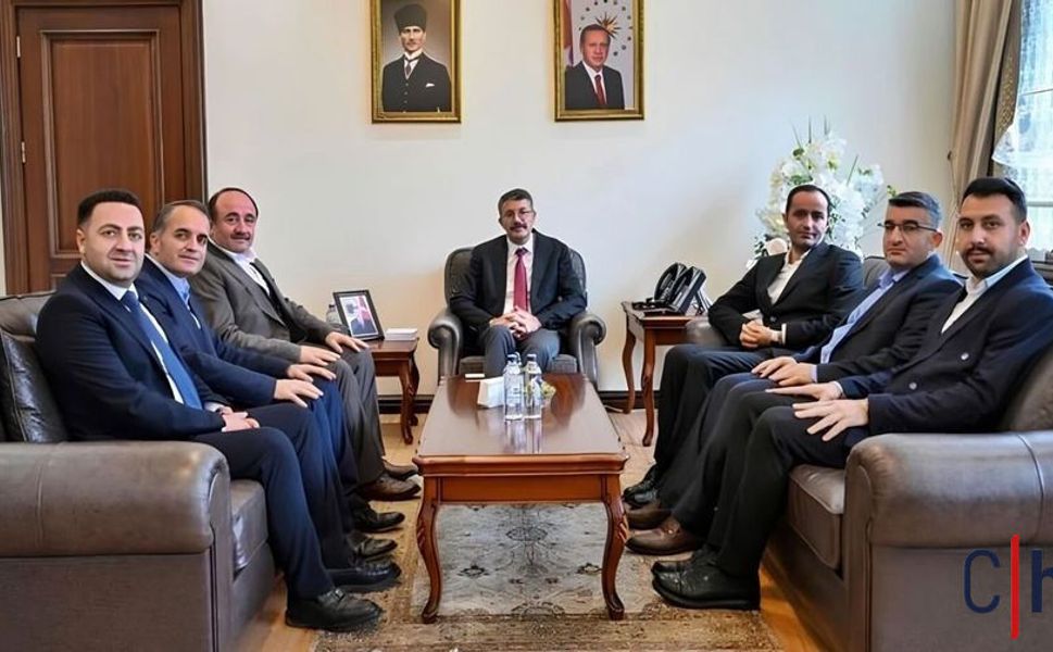 Memur-Sen Hakkari’den Bakan Yardımcısı Ali Çelik’e Ziyaret