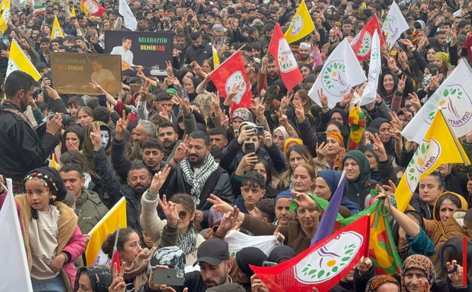 Hakkari’de Newroz Coşkusu Alanlara Sığmadı