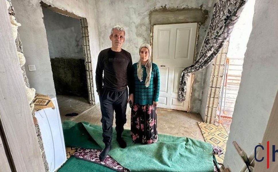 Hakkari'de Akdoğan Ailesi Yarım Evde Zor Günler Yaşıyor
