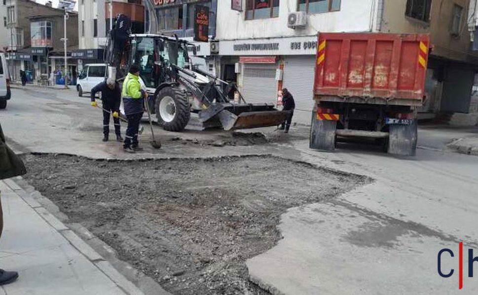 Hakkâri’de Yollarda Onarım Çalışmaları Başladı