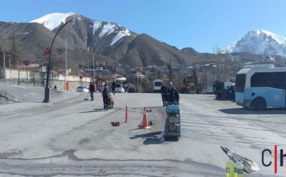 Hakkari’de Yağışın Tahrip Ettiği Alan Onarılıyor