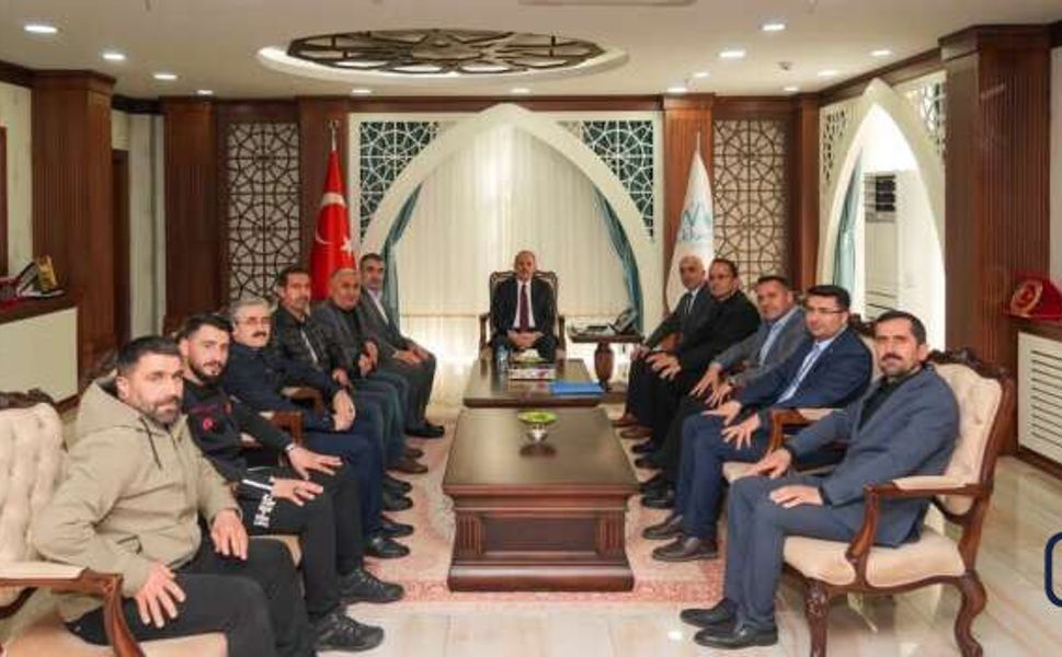 Hakkâri Valiliği’nde Yoğun Ziyaret Trafiği: STK ve İsimler Bir Araya Geldi